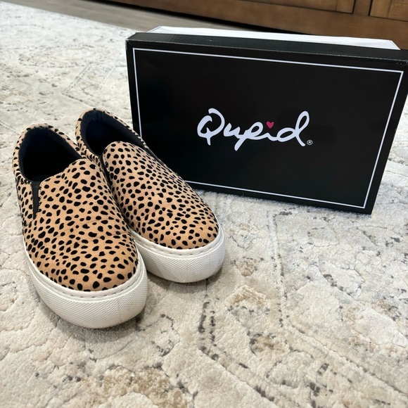 QUPID | LEOPARD PRINT SHOES - Picture 1 of 8